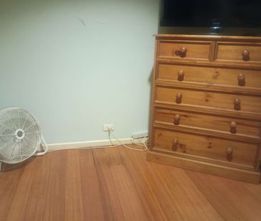 Gladstone Park - Photo 3