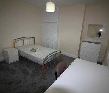 4 bedroom terraced house to rent - Photo 1