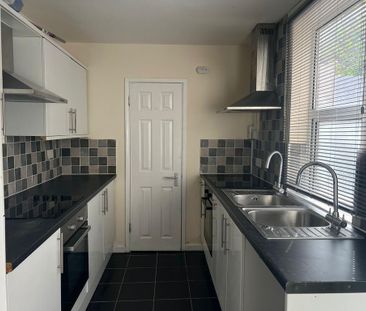 1 bedroom in a house share to rent - Photo 3