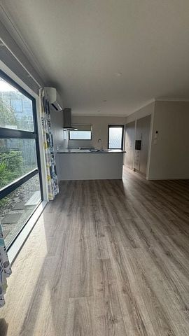 Charming 2BR Home w/ Garden - Weymouth - Photo 3