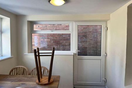 Bedroom Detached House In Winton, BH9 - Photo 2