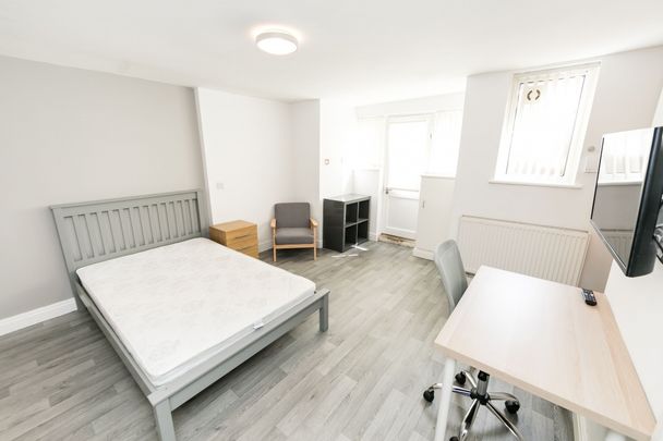 Flat 1, 66 Chapel Lane, Headingley, Leeds - Photo 1