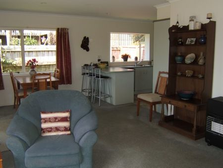 Neat and Tidy Welcome Bay Home - Welcome Bay - Photo 2