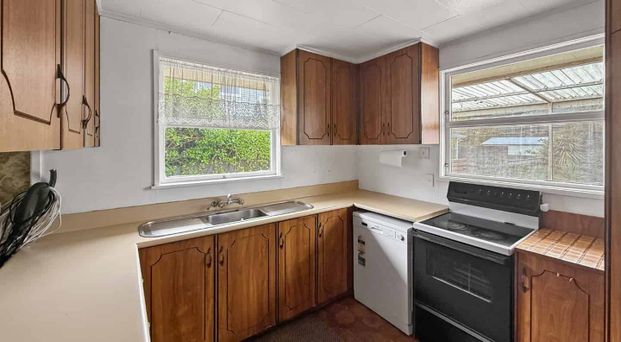 3 BED HILLTOP - Photo 1