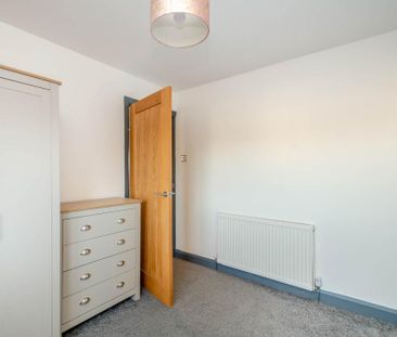 3 bedroom flat to rent - Photo 6