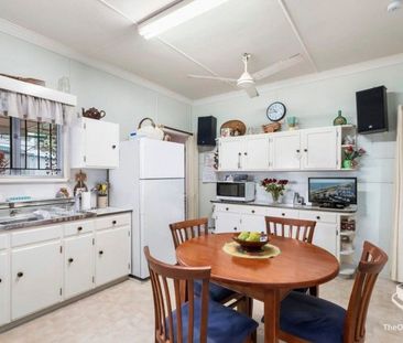 70 Waverley Road, Camp Hill QLD 4152 - Photo 2