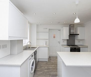 3 bedroom semi-detached house to rent - Photo 4