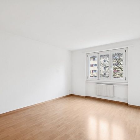 Apartment with green surroundings - Photo 3