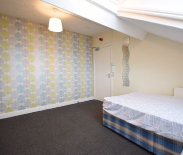 Quiet, modern and clean house share, close to town centre - Photo 5