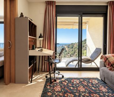 Middle Floor Apartment in Marbella - Photo 2