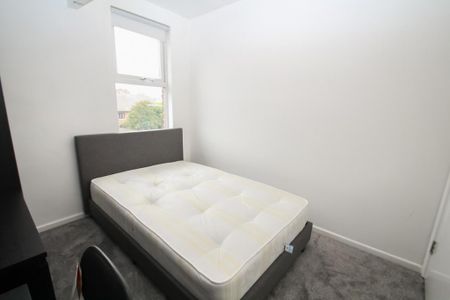 5 bedroom end of terrace house to rent - Photo 2