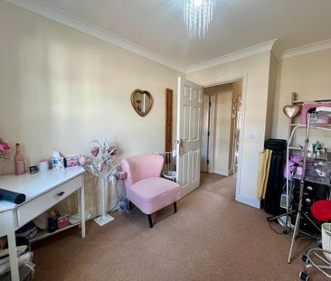 4 bedroom semi-detached house to rent - Photo 6