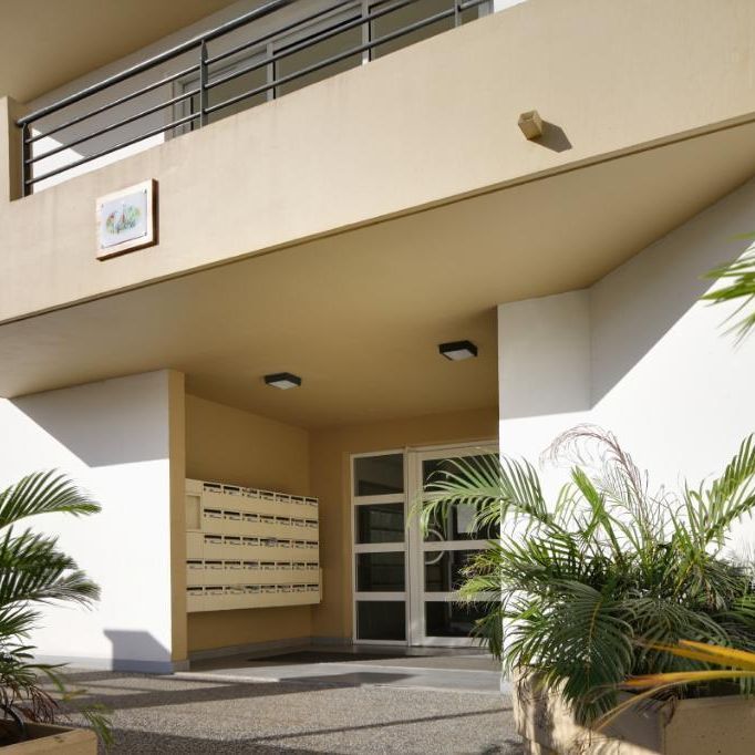 Location Appartement 2 pièces 35m² STE CLOTILDE 97490 - Photo 2