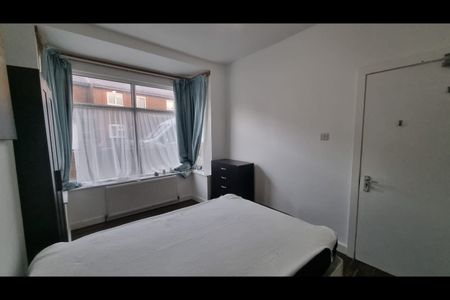 7 Bed Detached House, High Town Road, LU2 - Photo 2