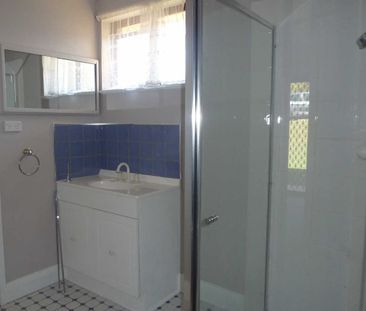 Well-located Two-bedroom Villa with Garage - Photo 6