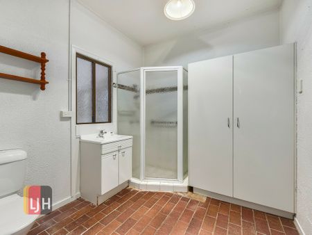 2 BEDROOM + STUDY + RUMPUS WITH AIR CONDITIONING! - Photo 2