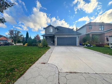 $3,399 / 4 br / 4 ba / 72 Solsbury Cres - Photo 3