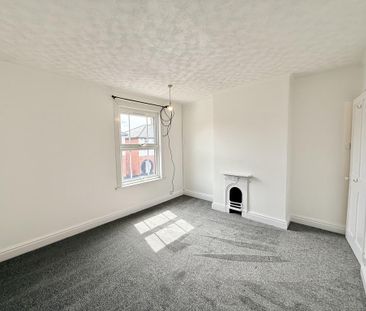 2 bedroom end of terrace house to rent - Photo 5