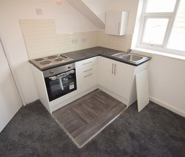 To Let 1 Bed Flat - Photo 2