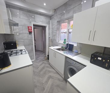 Room in a Shared House, Heybarnes Road, B10 - Photo 4