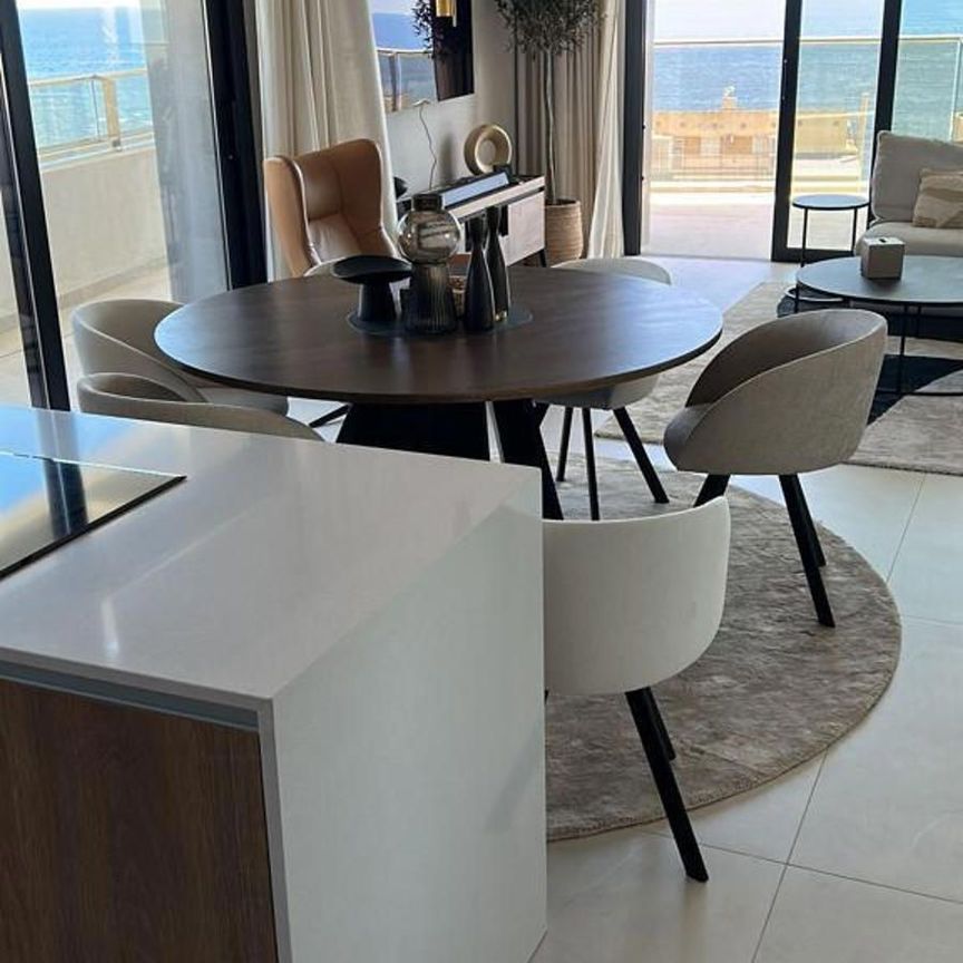 Amplio apartamento premium con vistas al mar en Benidorm - Photo 1