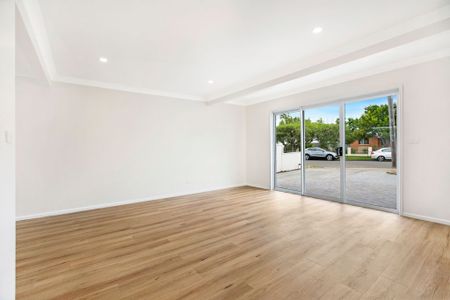 Large three bedroom family home - Photo 3