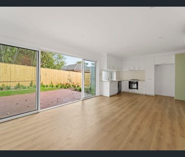 Executive Living Close to Everything - Photo 3