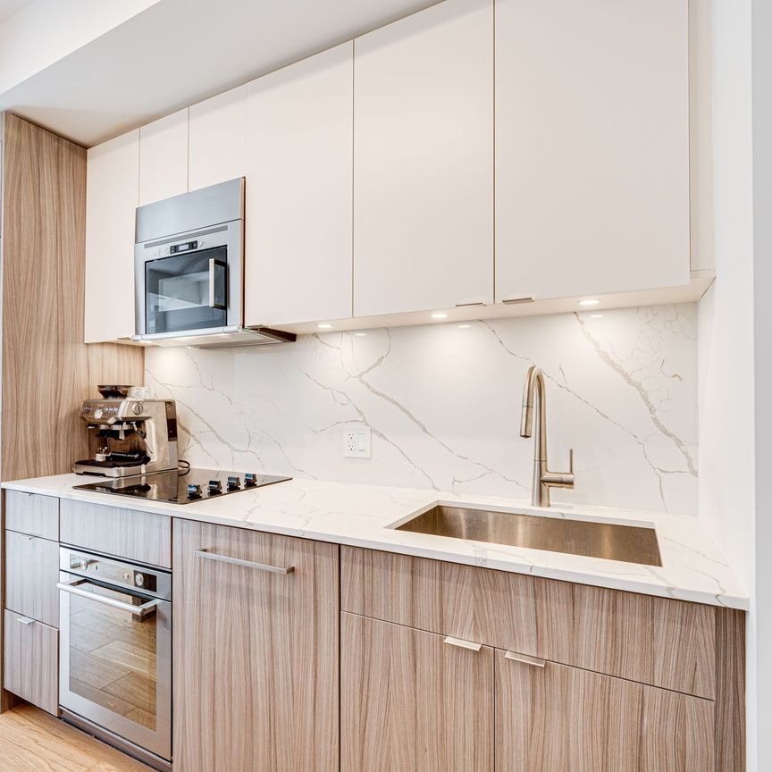For Lease - 840 ST CLAIR Avenue Unit# 516, Toronto, Ontario - Photo 1