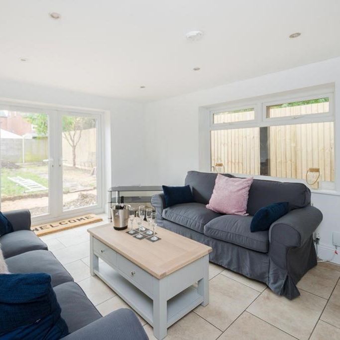 5 bedroom semi-detached house to rent - Photo 1