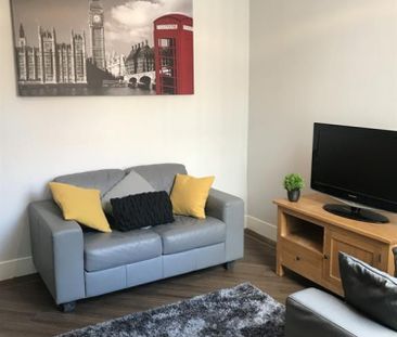 3 bedroom Flat To Let - Photo 5