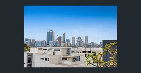 EXECUTIVE APARTMENT LIVING AT ITS FINEST - Photo 4