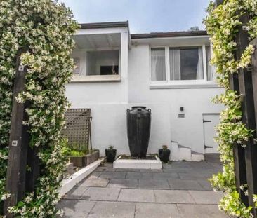 Family home in Hillpark - Photo 5