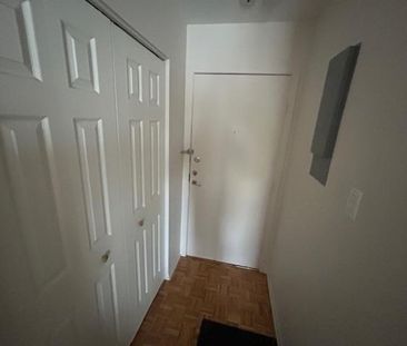!|! LOGEMENT 4 1/2 À LOUER 1 475$ !!! LIBRE LE 1ER JANVIER 2026 - Photo 4