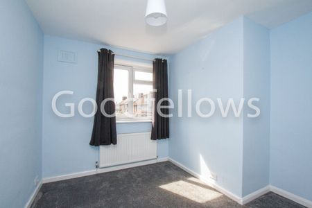 3 bedroom mid terraced house to rent, - Photo 4