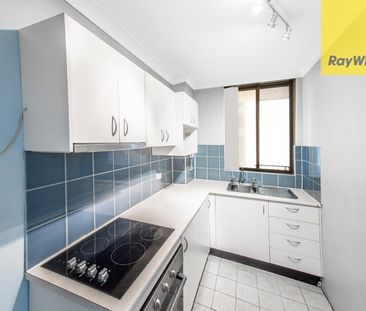 RENOVATED ONE BEDROOM APARTMENT IN THE HEART OF PARRAMATTA CBD. 900... - Photo 5