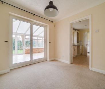 4 bedroom detached house to rent - Photo 3