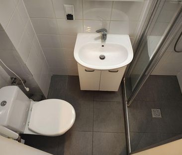 Kawalerka z balkonem na ul. Moniuszki. 1900 za całość z mediami - Zdjęcie 3