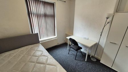 3 bedroom terraced house to rent - Photo 4