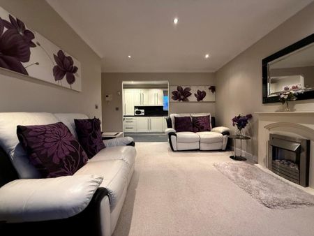 2 bedroom flat to rent - Photo 2