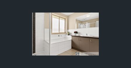 Set in a peaceful court - Photo 4