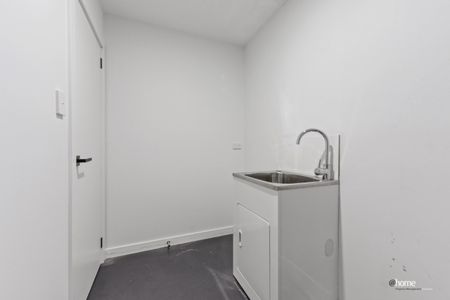 Central Contemporary Townhouse - Photo 2