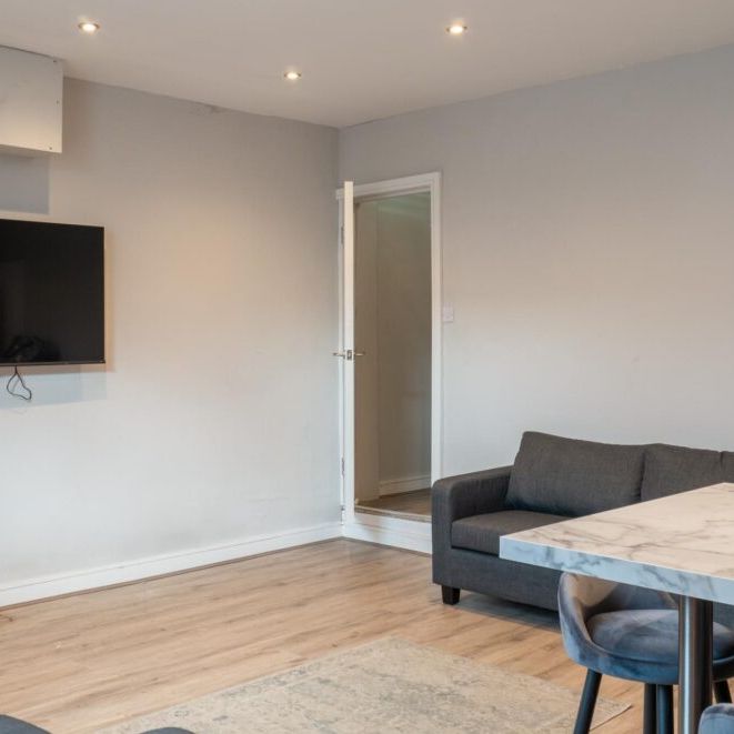 8 Regent Terrace, Leeds, LS6 1NP - Photo 1