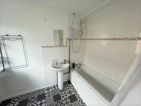 245 Windsor Street - Photo 5