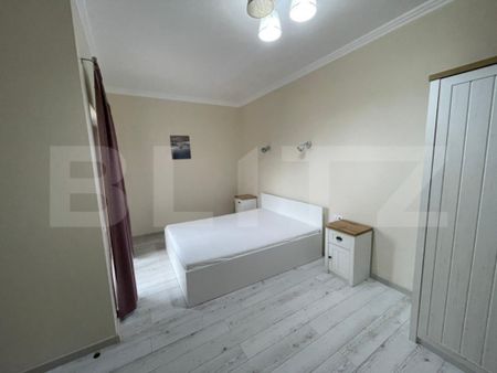 Apartament 3 camere, 65 mp, scară interioară și curte - C - Photo 2