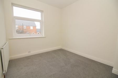 2 Bedroom House - Semi-Detached - Photo 3