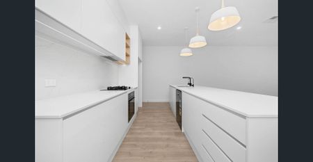 Modern 3-Bedroom Townhouse in Prime Woodforde Location - Photo 4