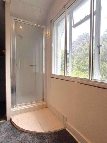 Cobham Terrace, Greenhithe, DA9 - Photo 3