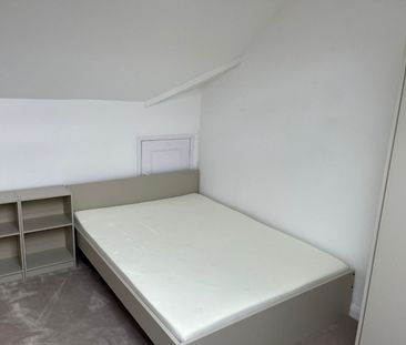 Room in a Shared House, Sandringham Road, IG11 - Photo 5