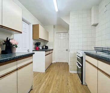 Larchwood Drive, Englefield Green, Egham, Surrey, TW20 0SH - Photo 6