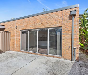 Spacious 4-Bedroom Home in South Morang - Photo 4